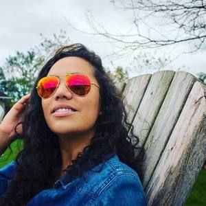 Meet your Posher, Raquel